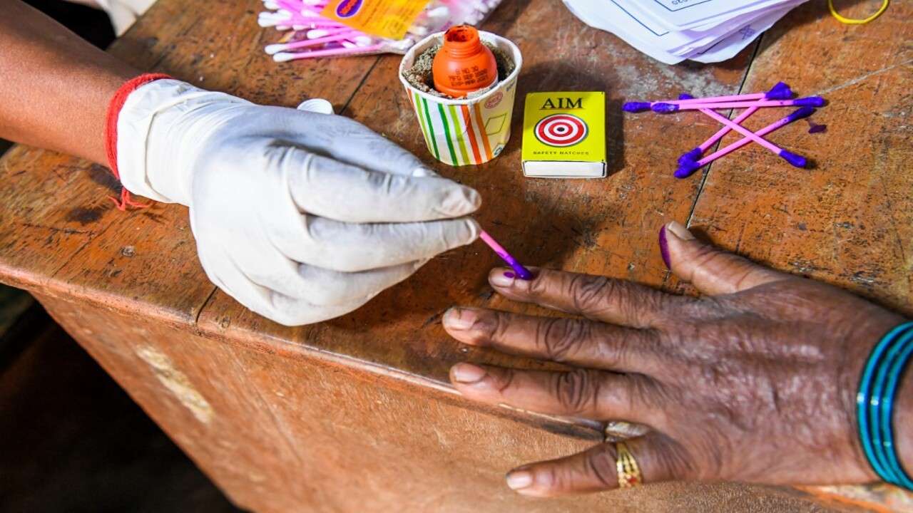 நாளை வாக்குப்பதிவு... வாக்காளர் அட்டை இல்லை என்றாலும் இந்த ஆவணங்களை கொண்டு வாக்களிக்கலாம்!