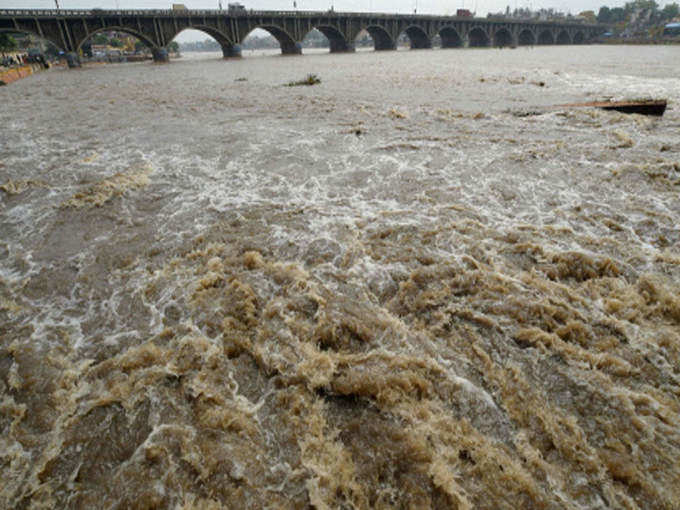 வைகையில் 3000 கன அடி நீர் திறப்பு... கரையோர மக்களுக்கு வெள்ள அபாய எச்சரிக்கை!