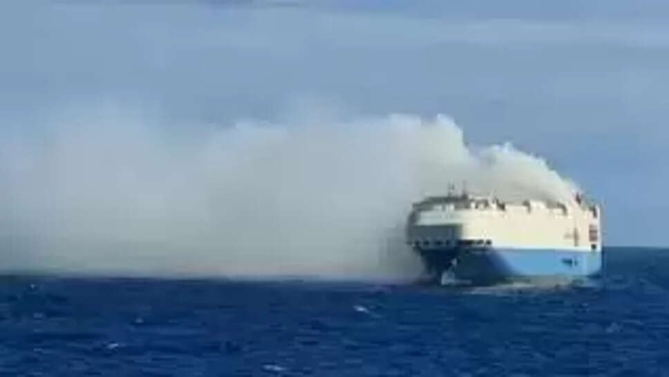 சரக்கு கப்பலில் தீவிபத்து