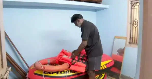 வேளச்சேரி மழை படகு ரப்பர் படகு கனமழை மீட்பு பணிகள் வெள்ளம்