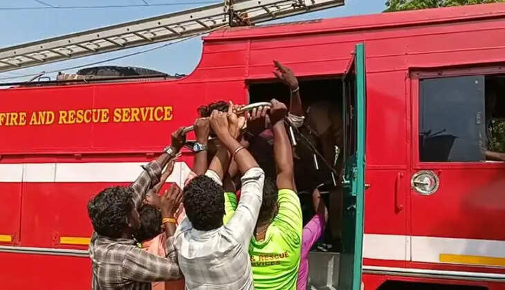 தூத்துக்குடி தீயணைப்பு துறையினர்