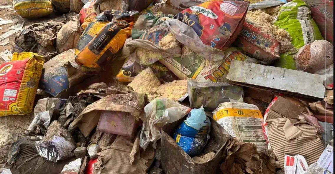 அரிசி மூட்டைகள்