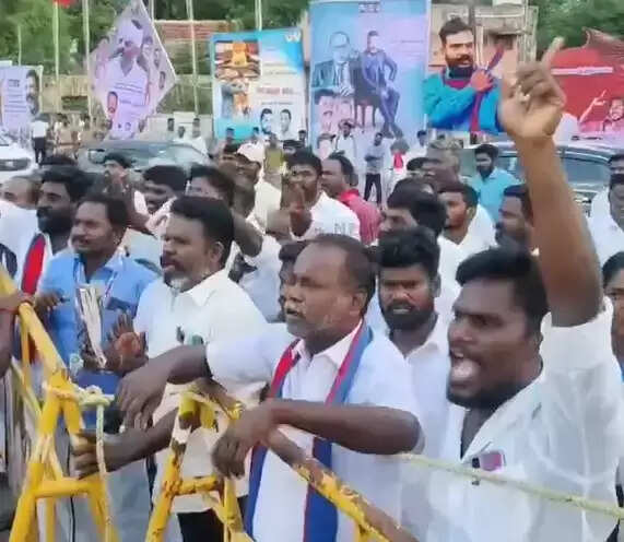திமுக பாட்டை போடாத, அம்பேத்கர் பாட்டை போடு... உதயநிதி கலந்து கொண்ட விழாவில் கூச்சல் குழப்பம்!