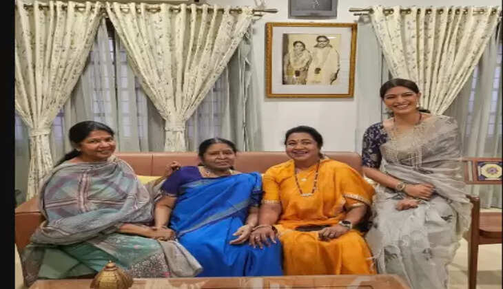 கனிமொழி வரலட்சுமி