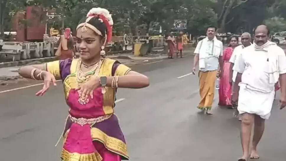 பவ்யஹாசினி