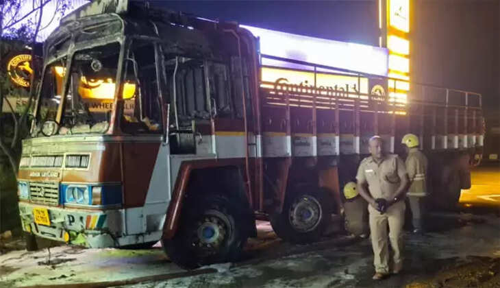 லாரியில் தீ