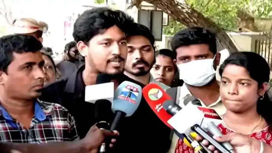 லீஸ்