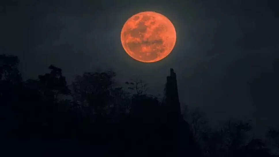 சிவப்பு நிலா