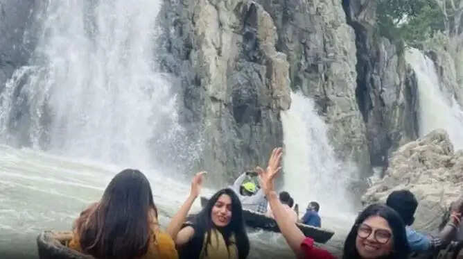 ஒகேனக்கல் பரிசல்