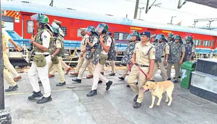 சோதனை தேர்தல் ரயில்நிலையம் வெடிகுண்டு ரயில்