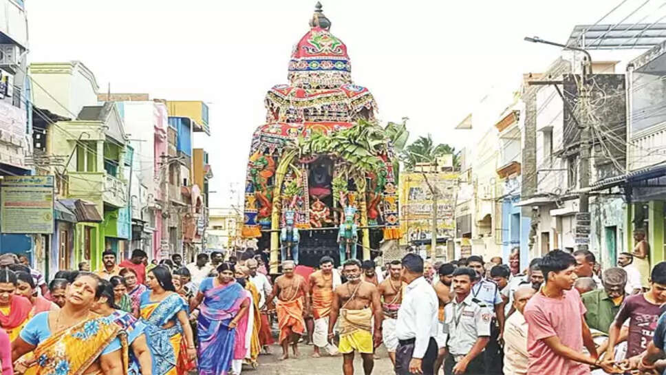 வெயிலுகந்த அம்மன் தேரோட்டம் திருச்செந்தூர்