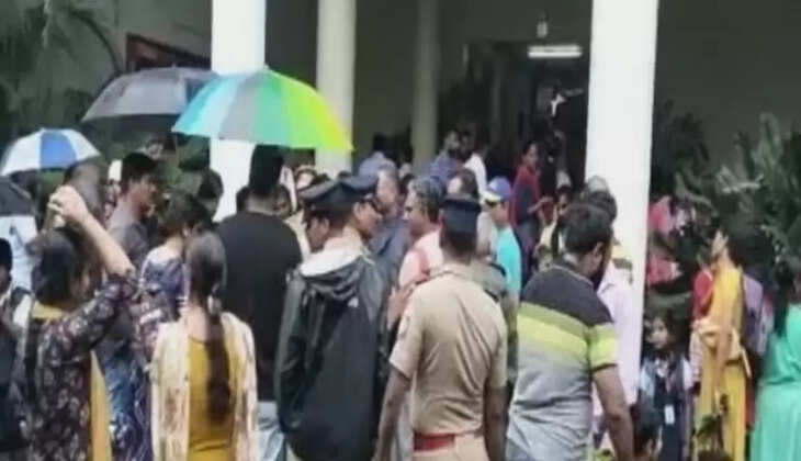 பெற்றோர்கள் ஆர்ப்பாட்டம்