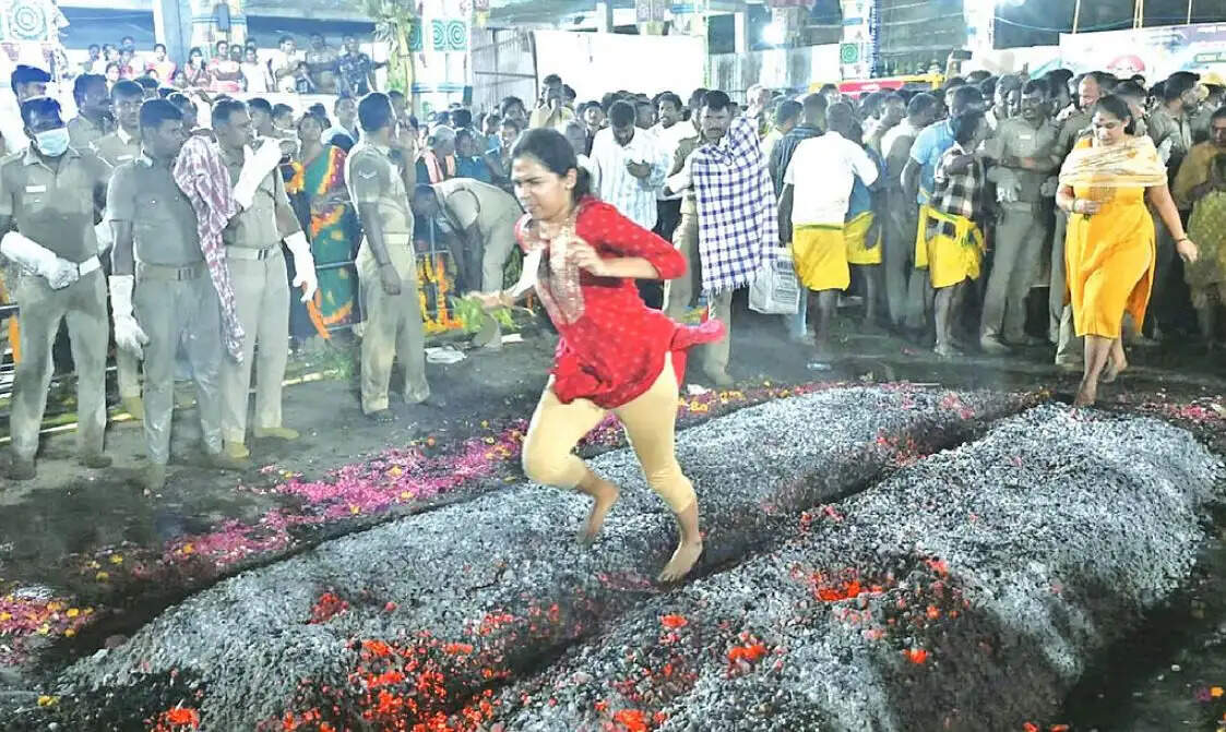 பண்ணாரி அம்மன் தீ மிதி தீமிதி