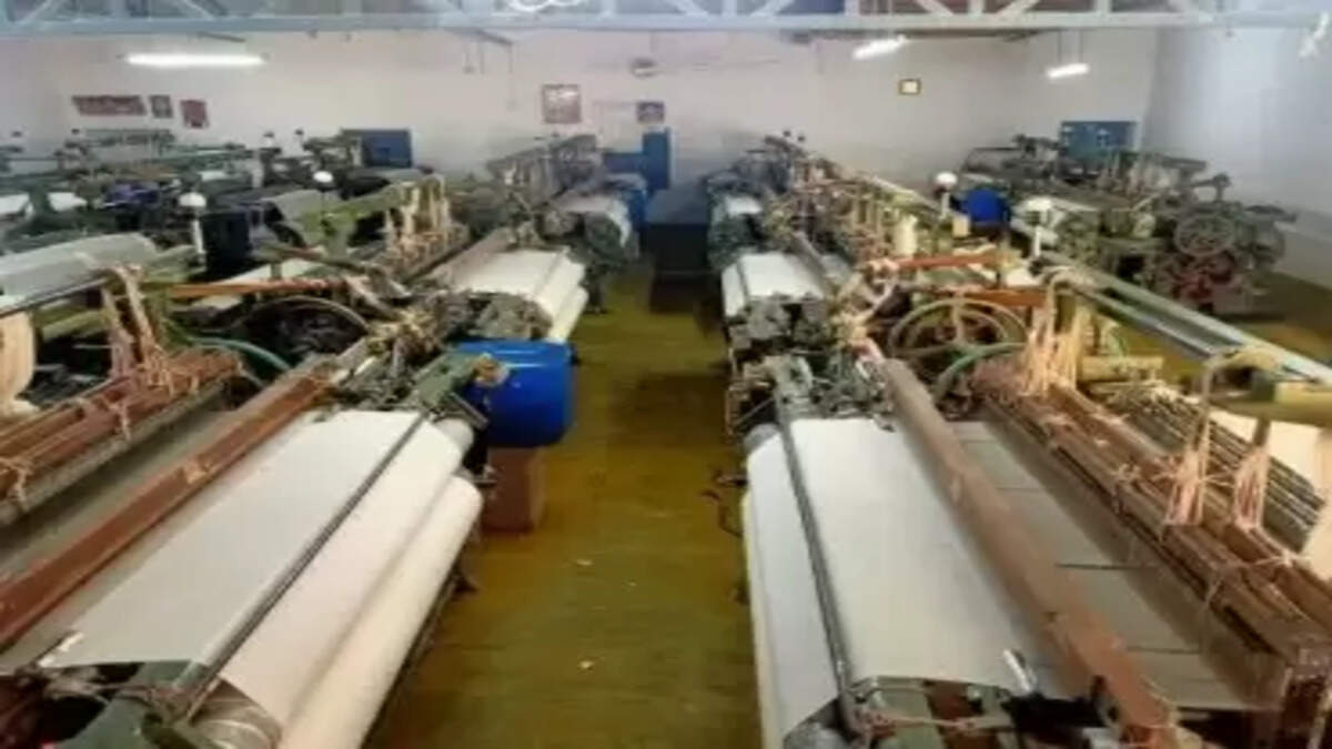 பேச்சுவார்த்தை தோல்வி..... வேலை நிறுத்தம் தொடரும்... கதறும் விசைத்தறி உரிமையாளர்கள் !