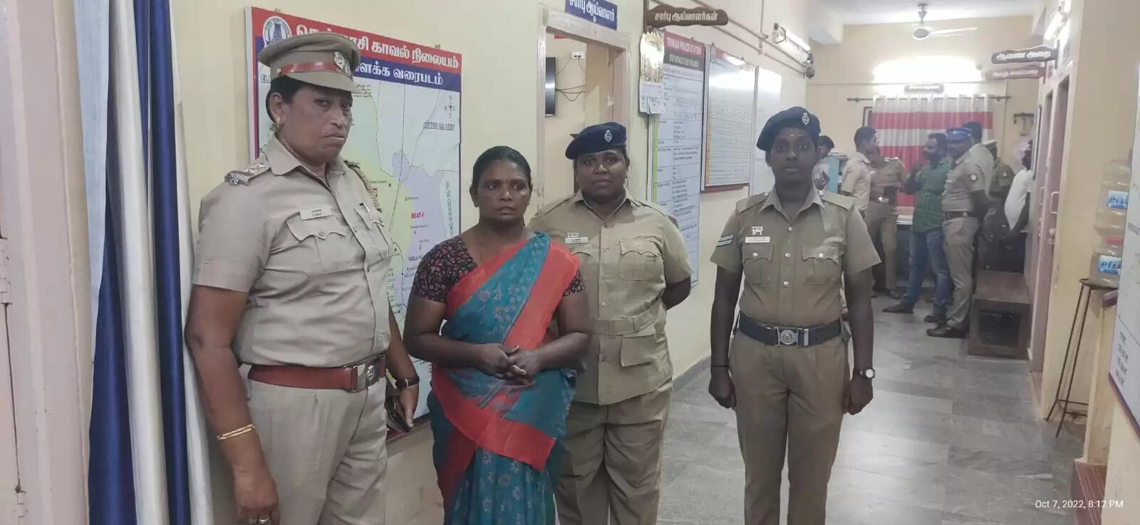 Whatsapp -ல் ஸ்டேட்டஸ் வைத்து போலீசில் மாட்டி கொண்ட பெண்..!
