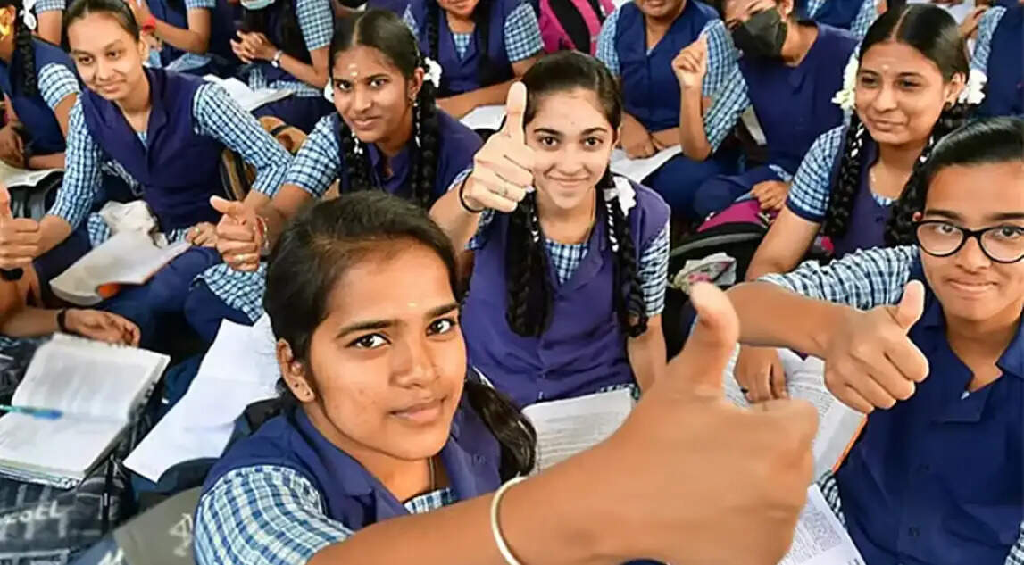சக்ஸஸ் உற்சாகம் மாணவி மாணவிகள் பள்ளி வகுப்பறை தேர்வு
