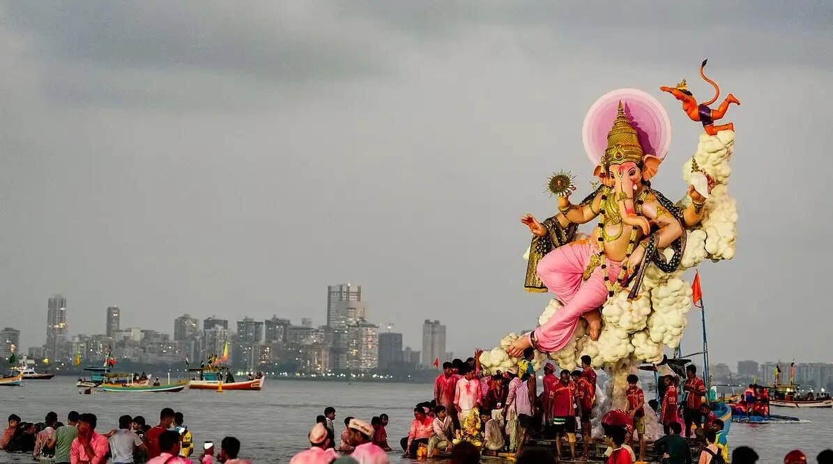 விநாயகர்  பிள்ளையர் சதுர்த்தி கடலில் கரைப்பு கரைத்தல்