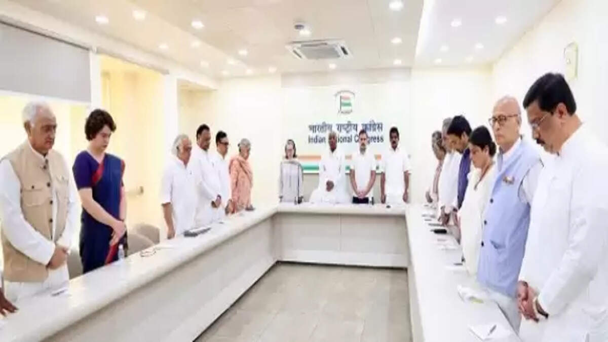 &nbsp;&nbsp;அனைத்து கட்சி கூட்டத்தில் காஷ்மீர் தாக்குதலில் உயிரிழந்தவர்களுக்கு மவுன அஞ்சலி!&nbsp;