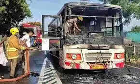 திடீரென தீப்பற்றி எரியத் தொடங்கிய ஆம்னி பேருந்து!! கோயம்பேட்டில் பரபரப்பு!!