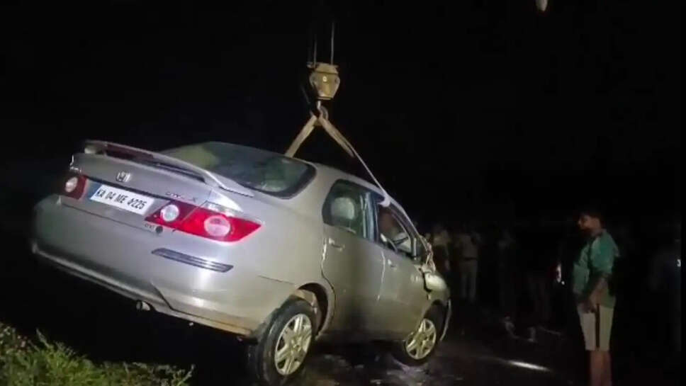 ஏரிக்குள் நீரில் மூழ்கிய கார் விபத்து