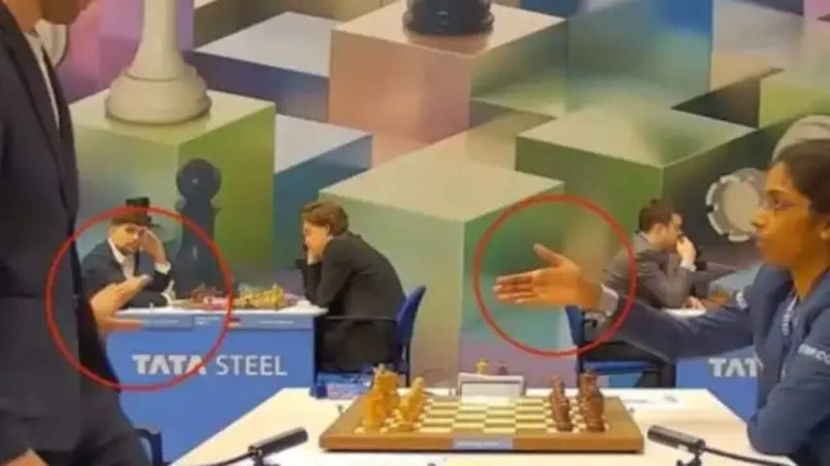 வைஷாலி நோடிர்பெக் யாகுபோவ்