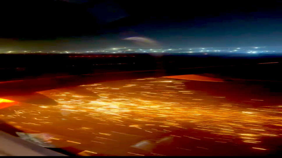 விமானத்தில் தீப்பிழம்பு