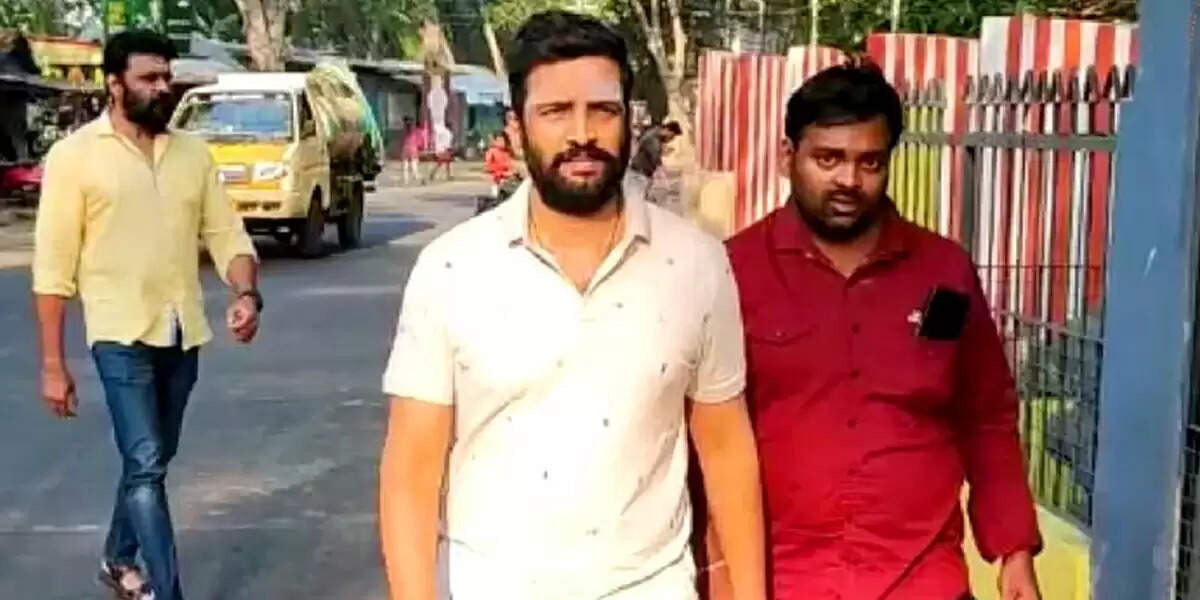 சந்தானம்