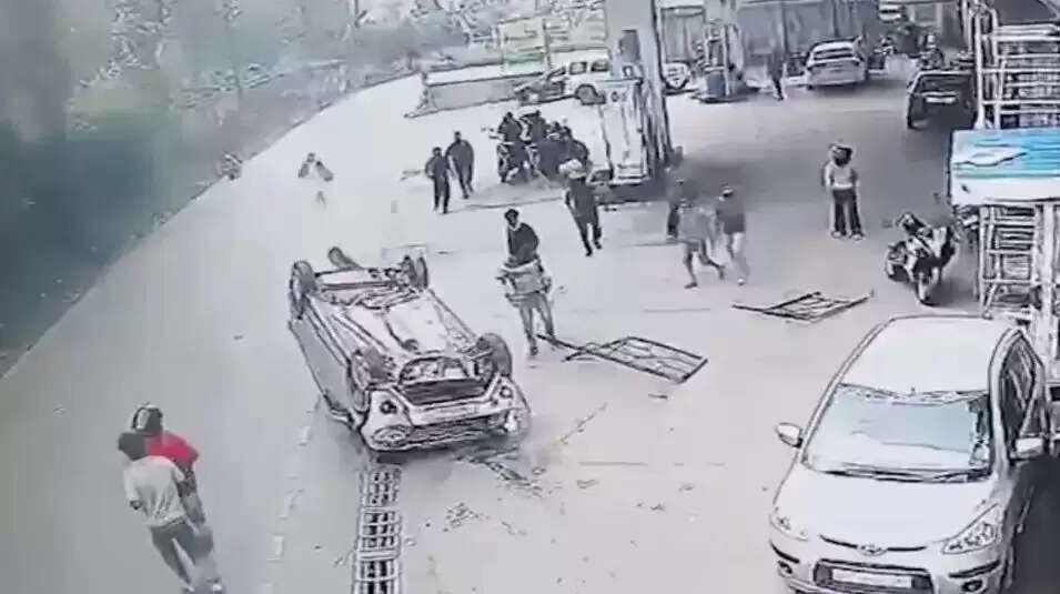 அந்தரத்தில் கார்