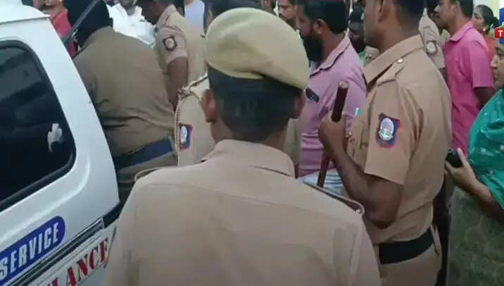 போலீசார்