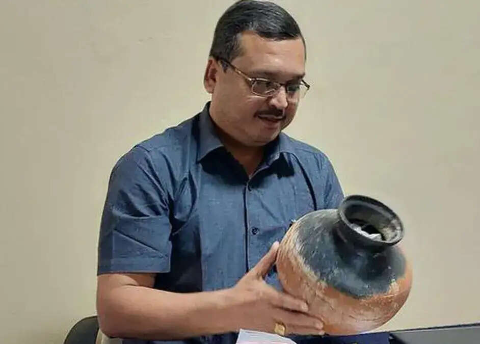 கீழடி தொல்லியல் அகழாய்வாளர் பணியிட மாற்றம்!