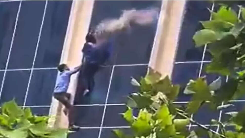 3 வது மாடியில் இருந்து குதித்த நபர்