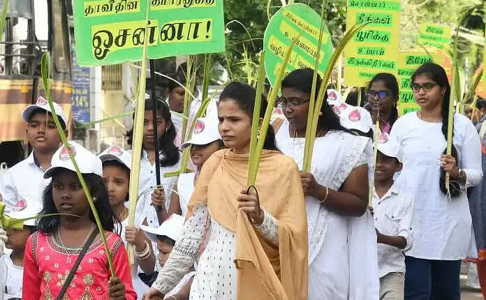 குருத்தோலை ஞாயிறு  ஓசன்னா' கிறிஸ்தவர்கள்  புனித வாரம் ஈஸ்டர் பால்ம் சண்டே இயேசு ஏசு