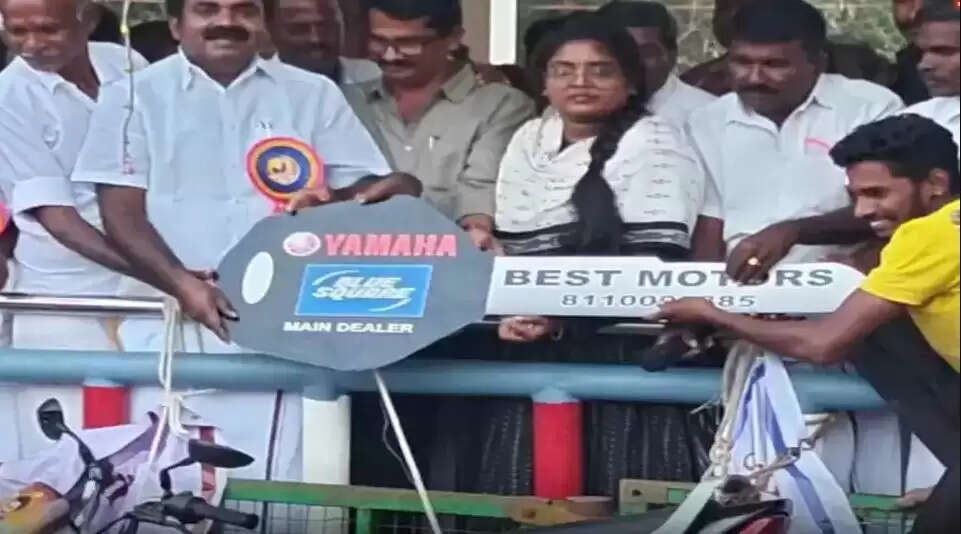 அலங்காநல்லூர் ஜல்லிக்கட்டு கருப்பாயூரணி கார்த்தி 