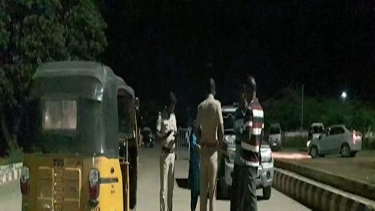 சின்னராசு போலீசார் விசாரணை வாகன தணிக்கை சோதனை