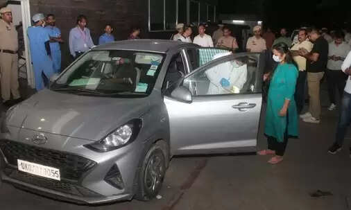 அதிர்ச்சி... ஒரே குடும்பத்தைச் சேர்ந்த 7 பேர் தற்கொலை... காருக்குள் சடலமாக மீட்பு!