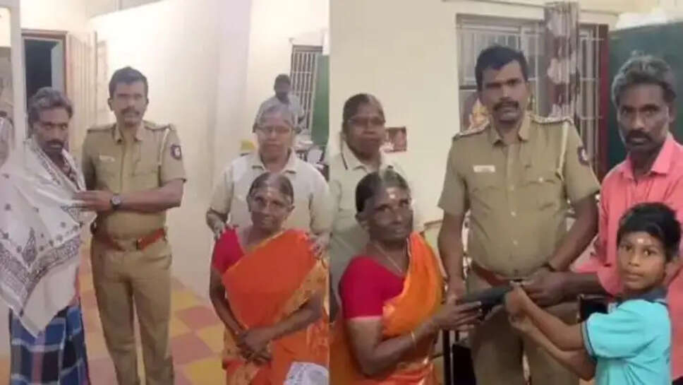 தொழிலாளி நகை ஒப்படைப்பு