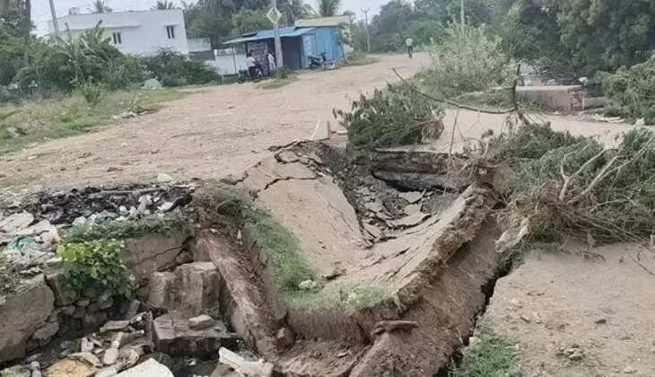 தரைப்பாலம் உடைந்து போக்குவரத்து துண்டிப்பு