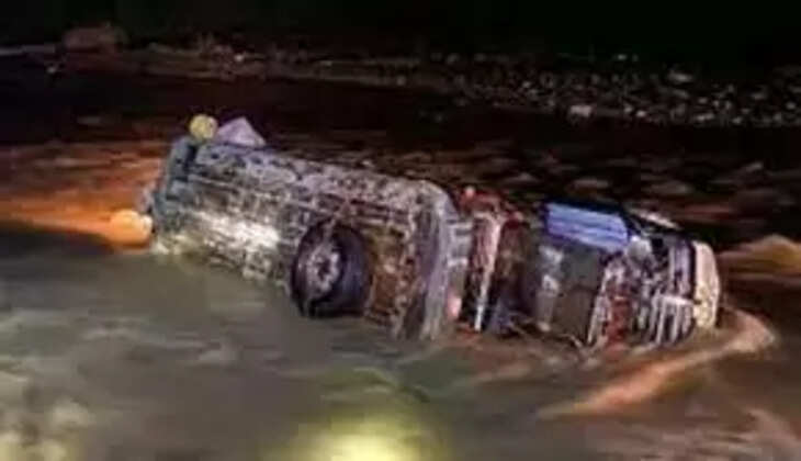 வெள்ளத்தில் பேருந்து