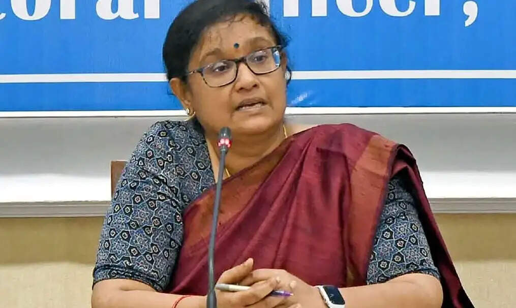 தலைமை தேர்தல் அதிகாரி அர்ச்சனா பட்நாயக்