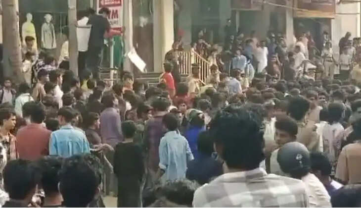 ஷூ திறப்புவிழா கூட்டம்