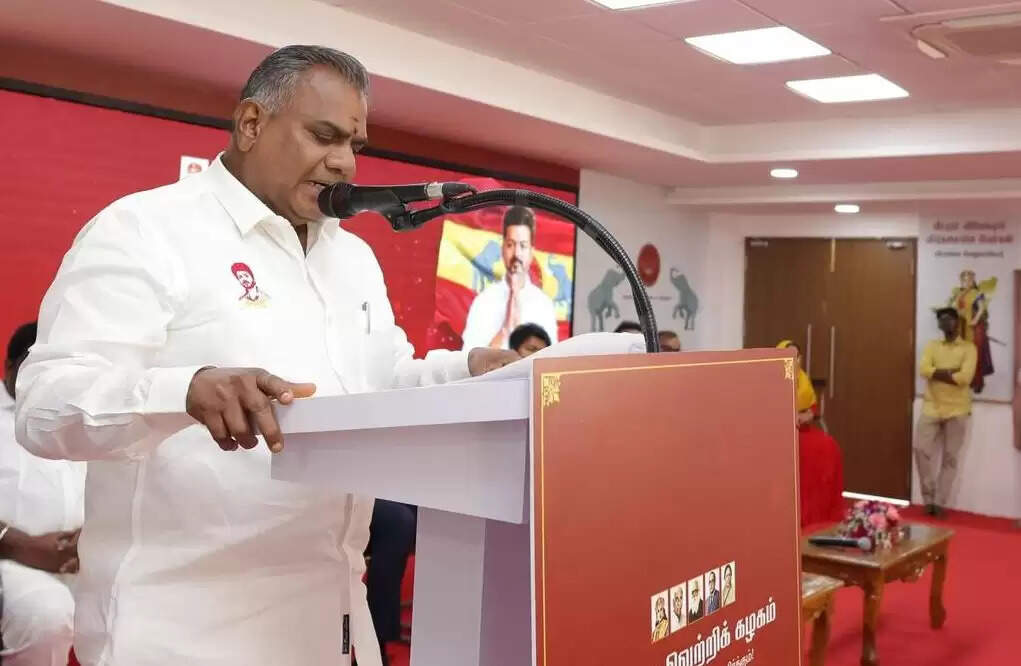 புஸ்ஸி ஆனந்த்