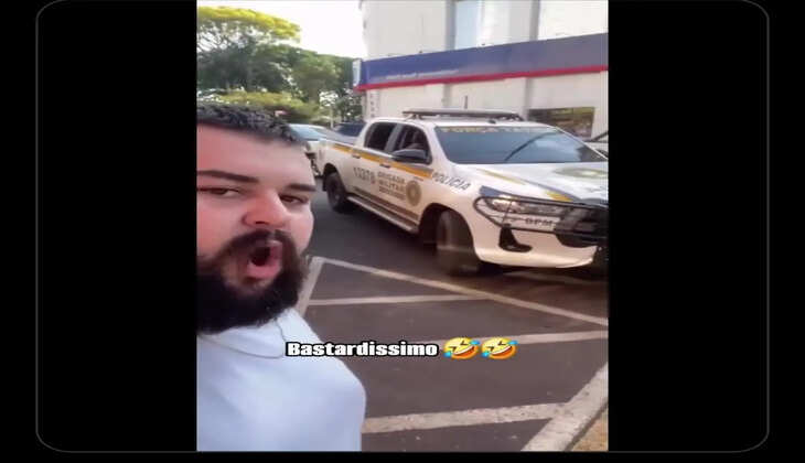 வாயிலேயே போலீஸ் கார் சைரனை ஒலிக்கவிடும் இளைஞ