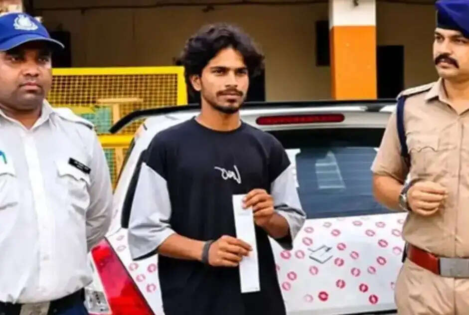 லிப்ஸ்டிக்கால் 