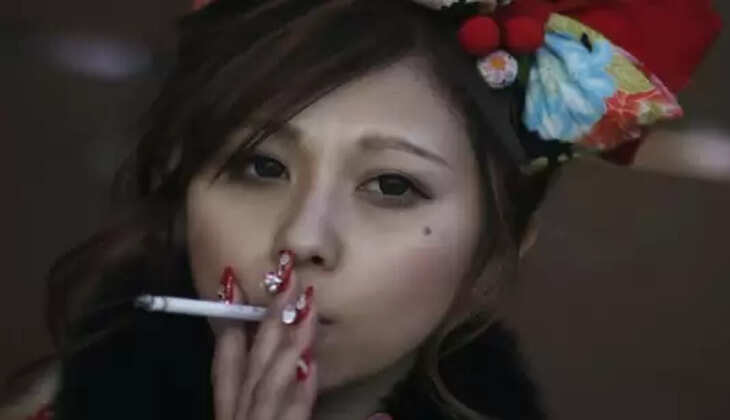 புகை பெண் சிகரெட்