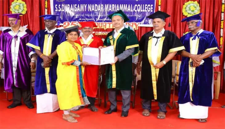 கல்வியை ஆயுதமாக பயன்படுத்தி முன்னேற வேண்டும்... உயர்நீதிமன்ற நீதிபதி பேச்சு!