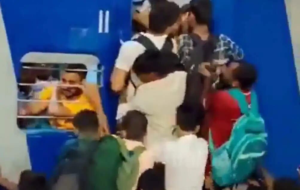 பீகார் ரயில் மறியல்