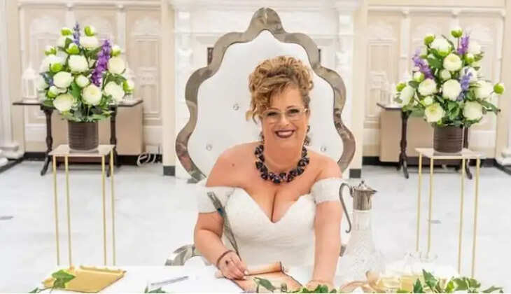 தன்னை தானே திருமணம் செய்த பெண்