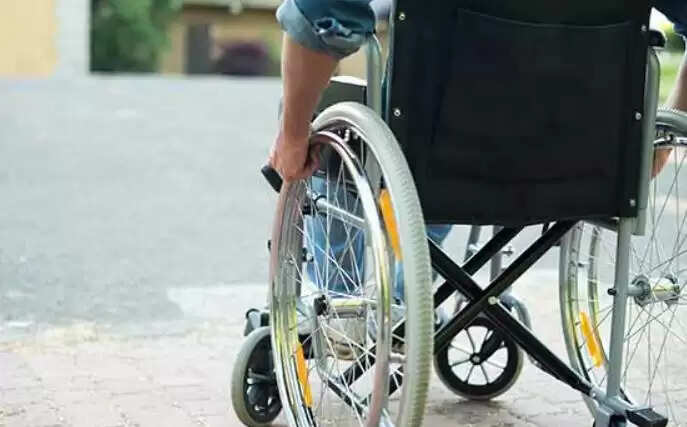 மாற்றுத்திறனாளி 