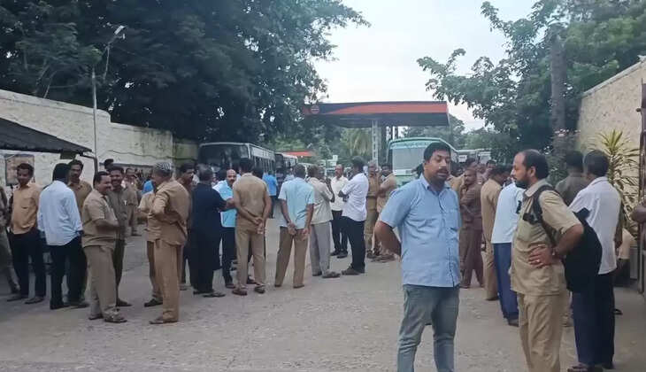 அரசு ஓட்டுநர்கள் போராட்டம்