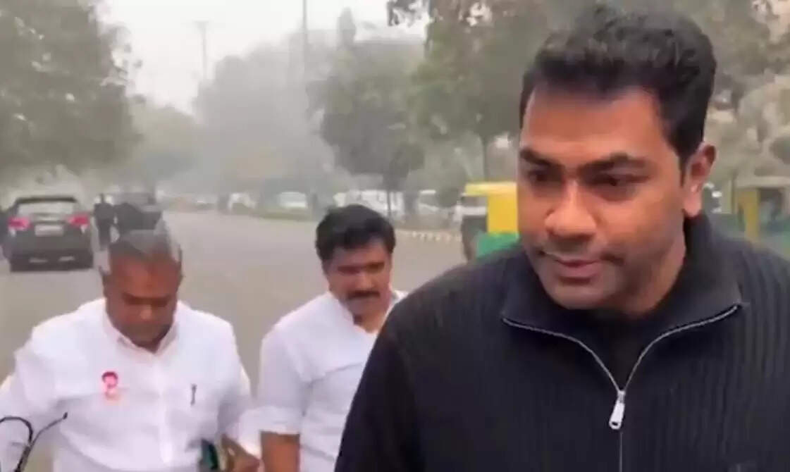 சிபிஐ புஸ்ஸி ஆதவ் தவெக